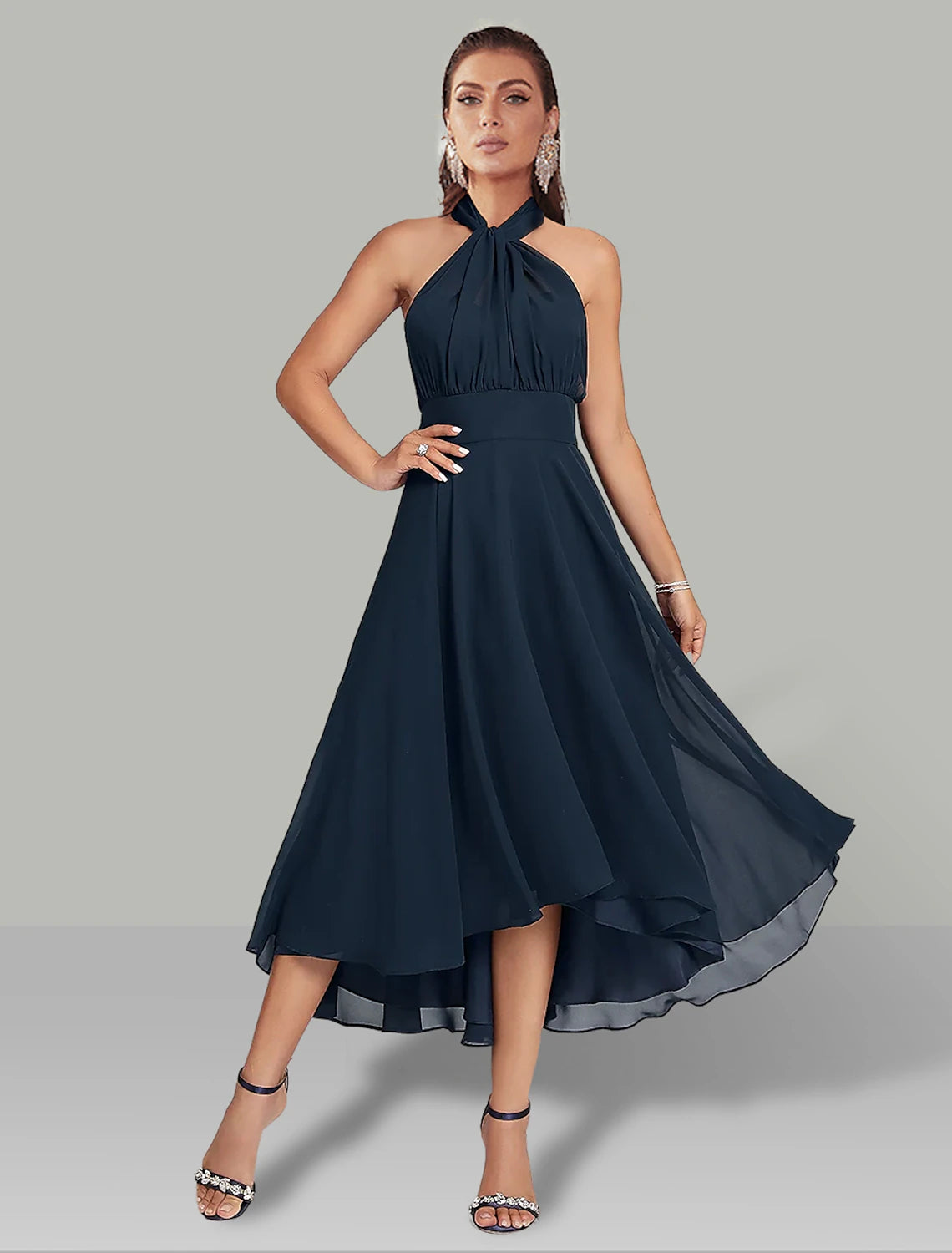 A-Linie Blaues Hochzeitsgastkleid, wandelbares Infinity-Kleid für die Brautmutter, formell, knielang, ärmellos, eine Schulter, Chiffon mit Rüschen